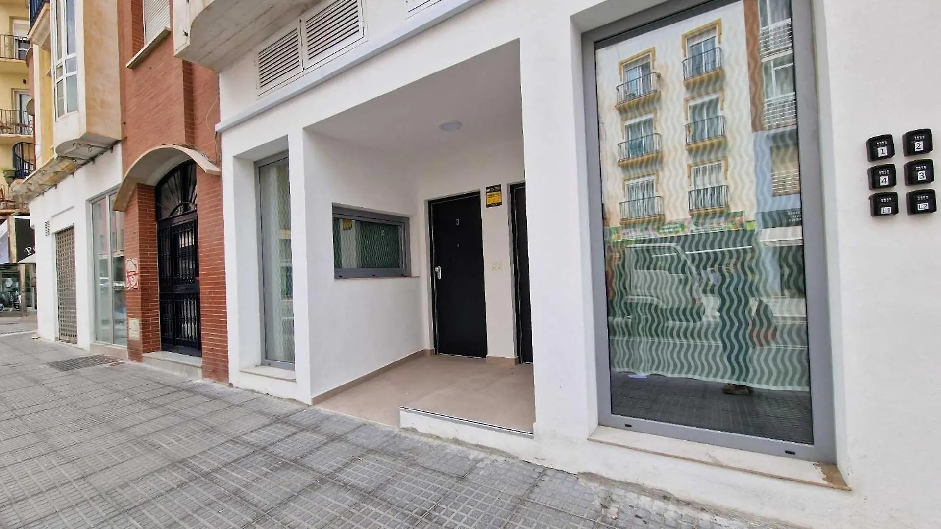 Moderno Apartamento 3 En Calle Marmoles Malaga